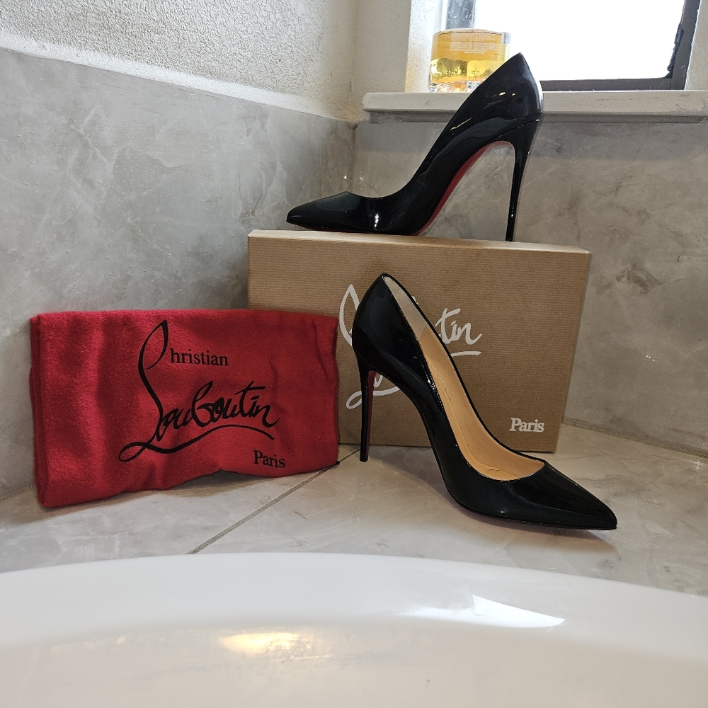 Christian Louboutin — Pigalle85 mm Pumps - Patent calf leather - Black - Women
